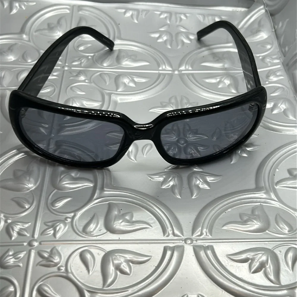 Kenneth Cole reaction pre owned Classic Black Sunglasses